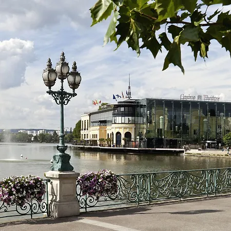 Hôtel Barrière L'Hôtel du Lac-3